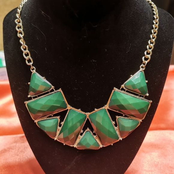 Green statement necklace - Picture 1 of 4